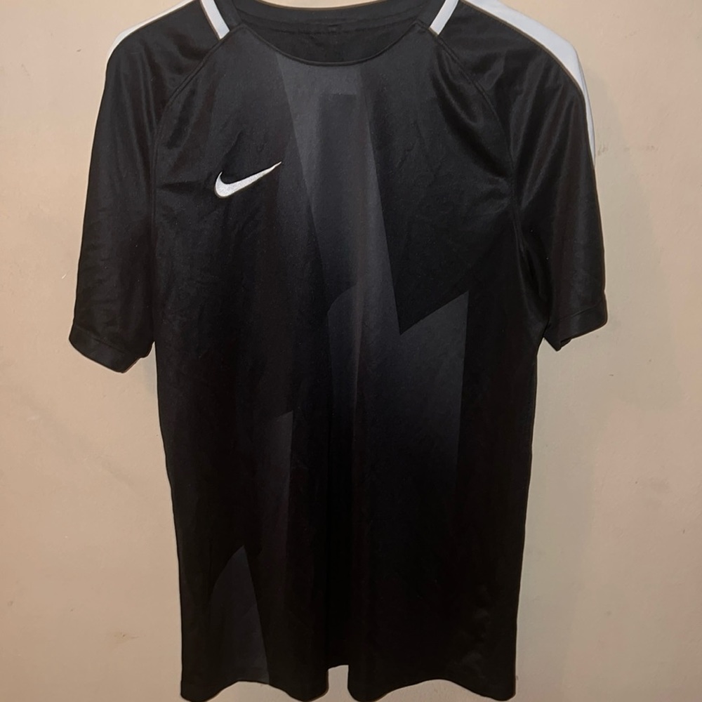 Nike- men’s color block tee- large